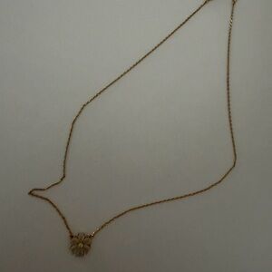 Elegant Gold Flower Pendant Necklace